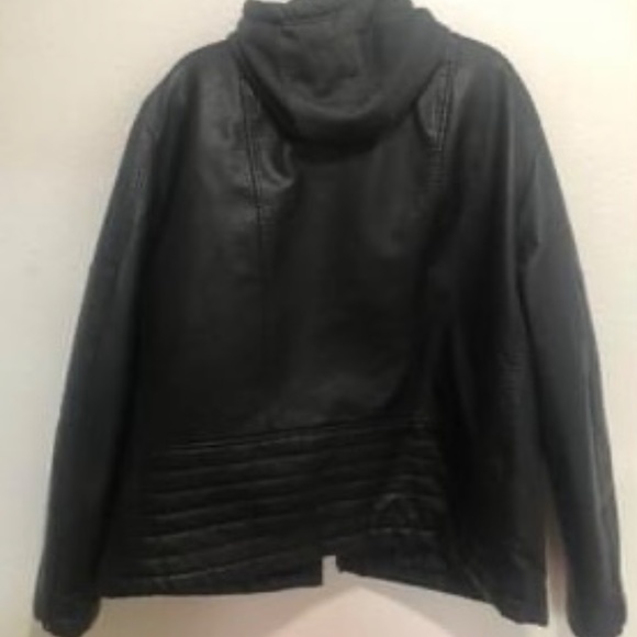 Levi’s Faux Leather Trucker Jacket - Picture 2 of 2